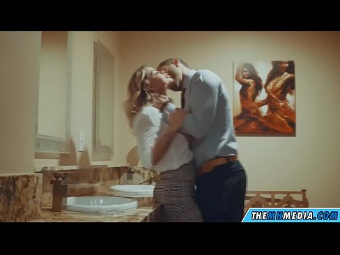 ❤️ Pan fydd melyn busty yn eich hudo mewn ystafell orffwys gyhoeddus ️❌ Rhyw ar porn % cy.pornoreino-com.ru% ❌❤